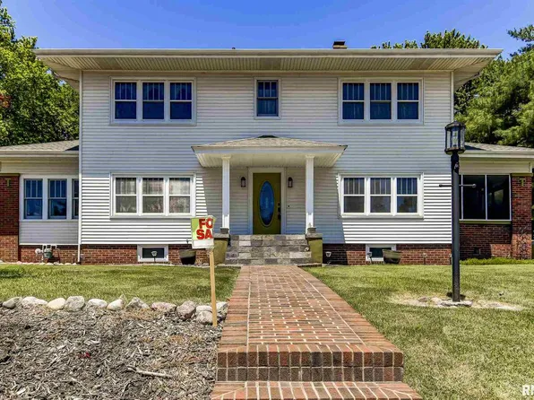 260 W Arch St, Mount Auburn, IL 62547