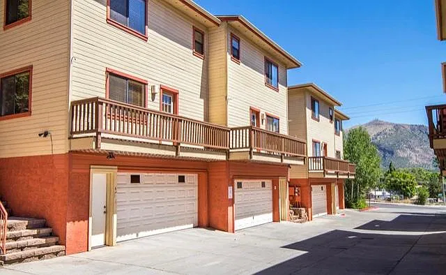 3 bed, 1309 sqft, $2,100 — Photo 3