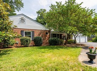 805 E Argonne Dr, Saint Louis, MO 63122