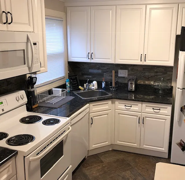 4 bed, 1.5 bath, 1620 sqft, $3,200 — Photo 2