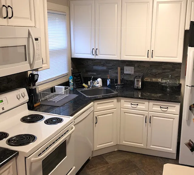 20 Hobart Ln — Photo 2