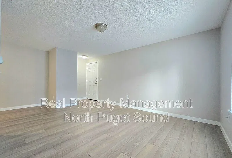 2 bed, 1.0 bath, 801 sqft, $1,750 — Photo 2