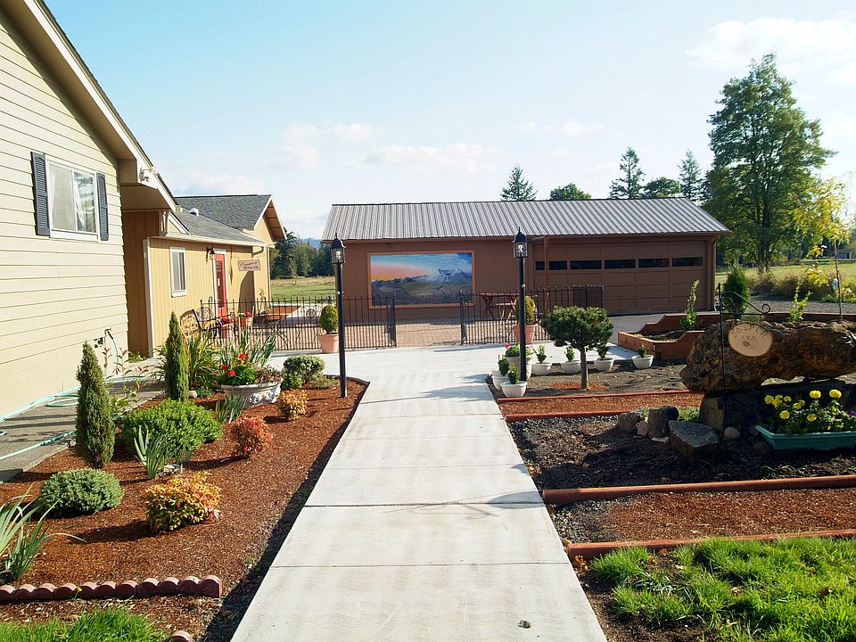 walkway to 3 bldgs