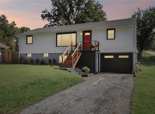 2907 S 29th St, Saint Joseph, MO 64503