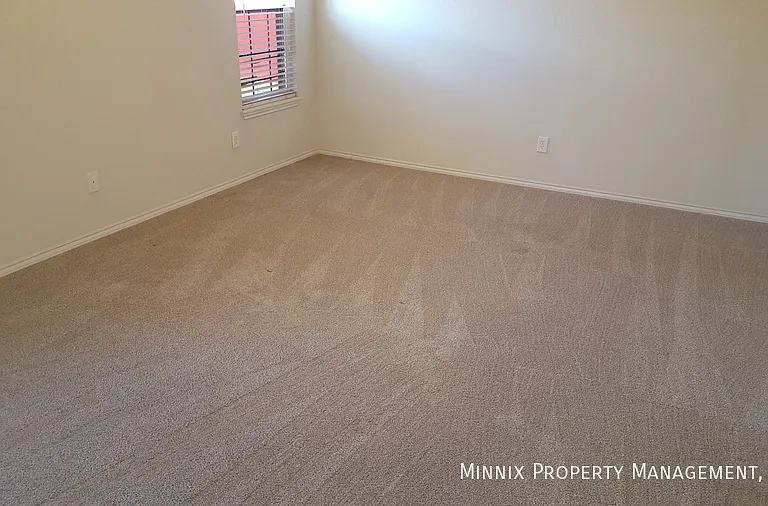1002 Oshkosh Ave — Photo 17