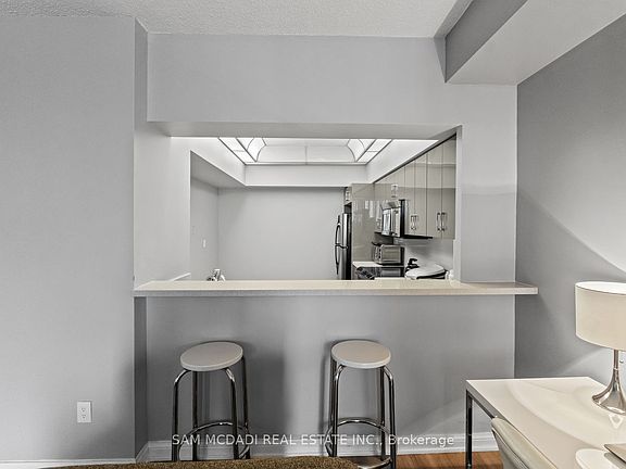 4th image of 24 Hanover Rd #2205
