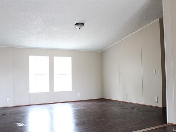 3rd image of 236 Lakeview Dr