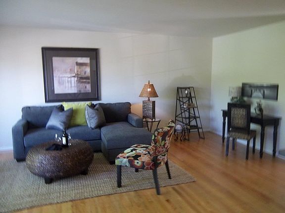3rd image of 452 Elm Ave