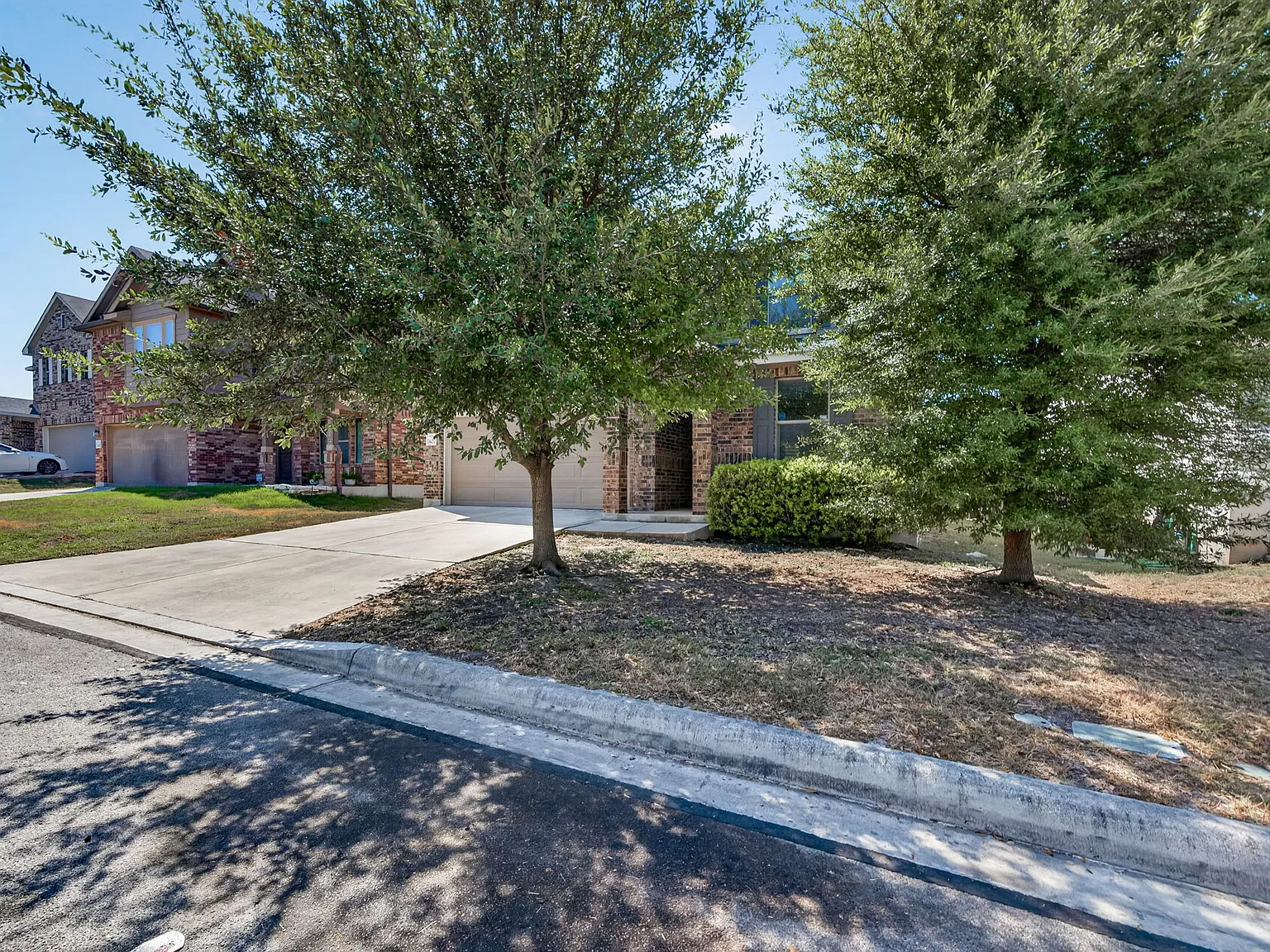 3 bed, 2.5 bath, 2410 sqft, $1,795 — Photo 3