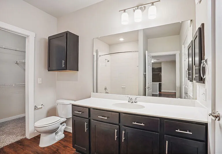 4000 Hulen Apartments — Photo 21