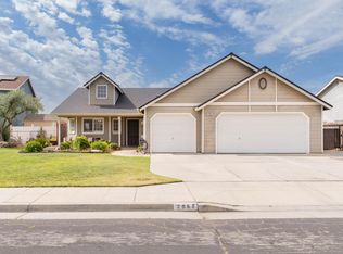 2962 Saginaw Ave, Clovis, CA 93611