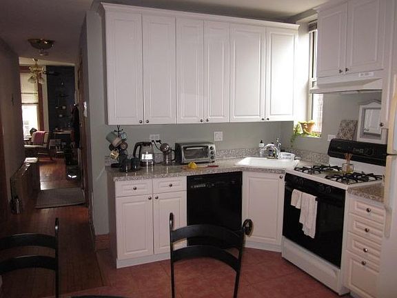 5th image of 653 W Aldine Ave APT 2