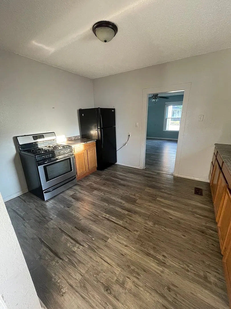Charming Bungalow for Rent in Webb City, MO! — Photo 4