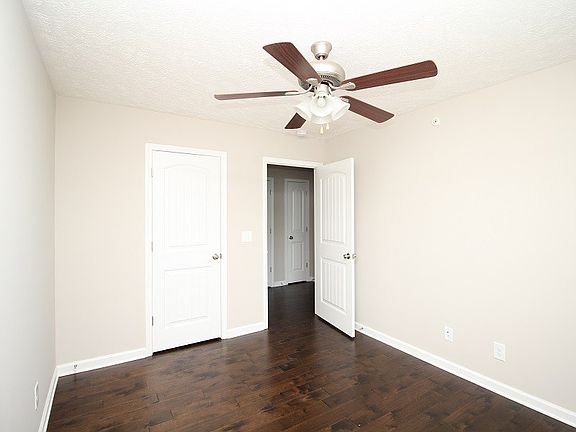 5th image of 133 Melbourne Dr APT D