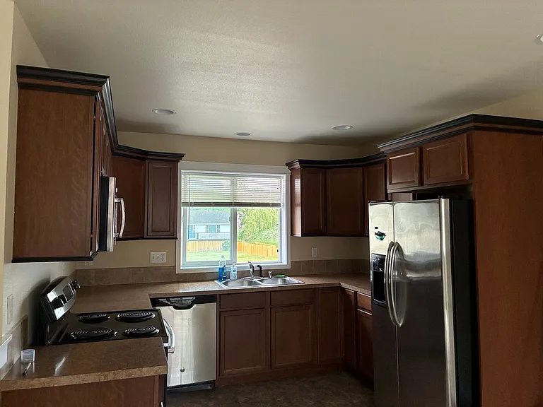 1235 E Fairhaven Ave — Photo 2
