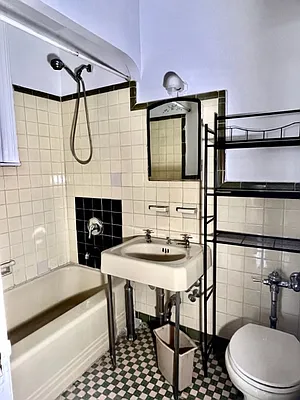 Rented by Zikos Realty Services | media 21