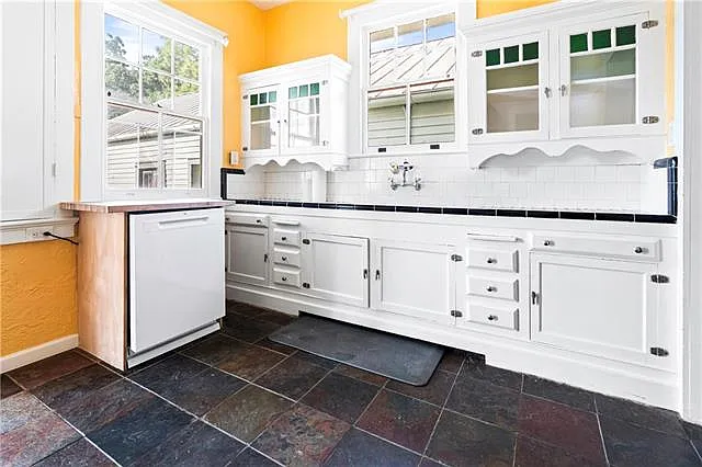 4 bed, 2.0 bath, 2347 sqft, $2,500 — Photo 3