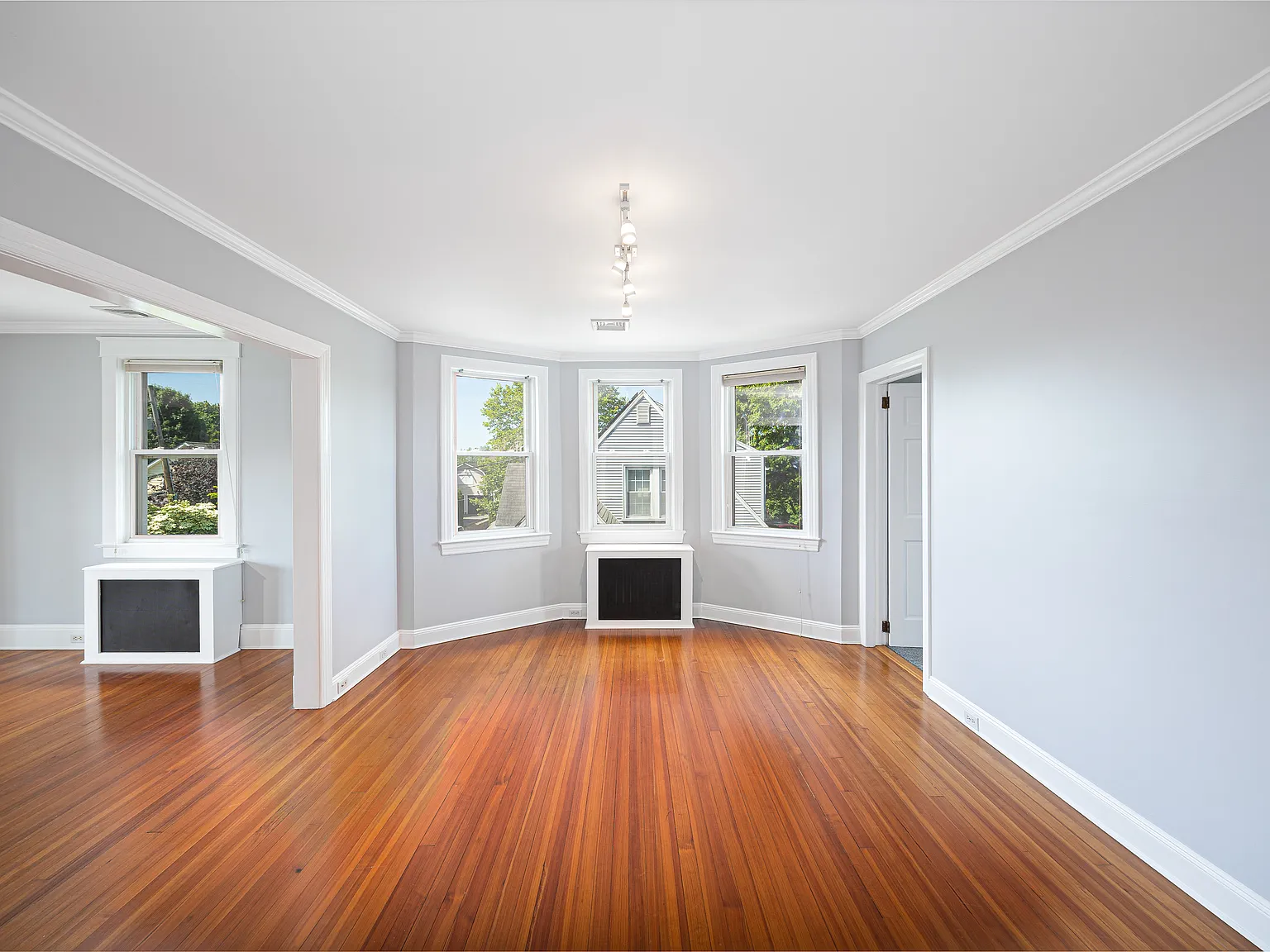 2 bed, 1900 sqft, $3,900 — Photo 2