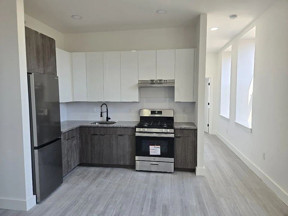 1st image of 540 Central Ave #206