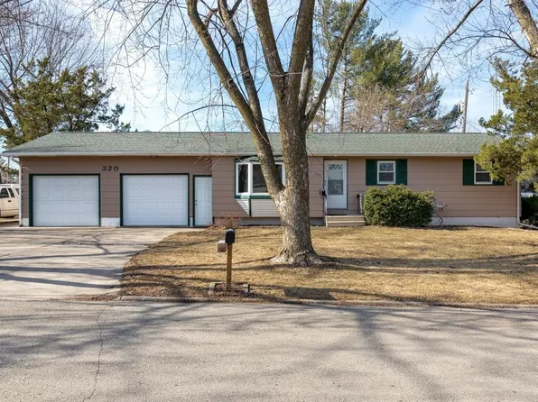 320 Valley Rd, Waterloo, IA 50701