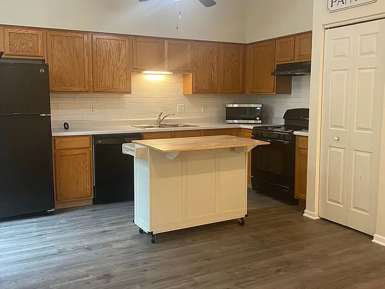 315 Richmond Dr — Photo 9
