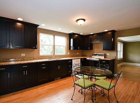 3rd image of 9206 W 143rd St