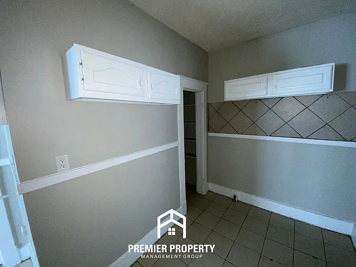 696 N Willett St — Photo 8