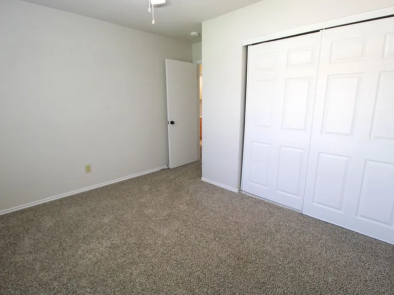 933 Schertz Pkwy — Photo 13