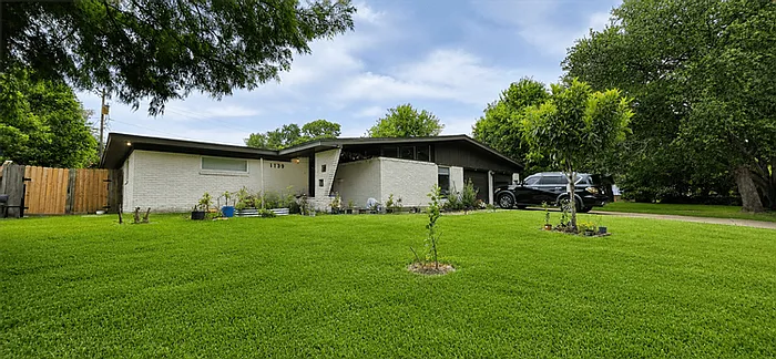 1139 Mainland Dr — Photo 13