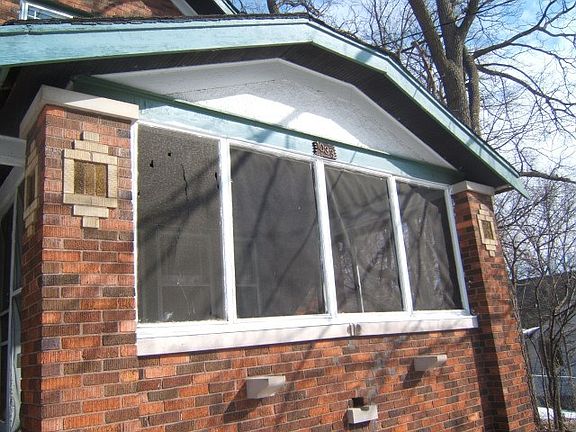 3rd image of 1033 N Rockton Ave