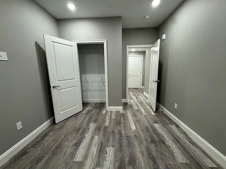 8 Avon St — Photo 14