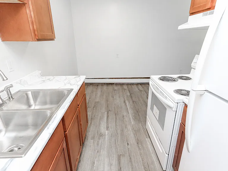 Cedar Avenue Apartments — Photo 8