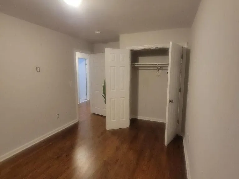 212 N Walnut St — Photo 8