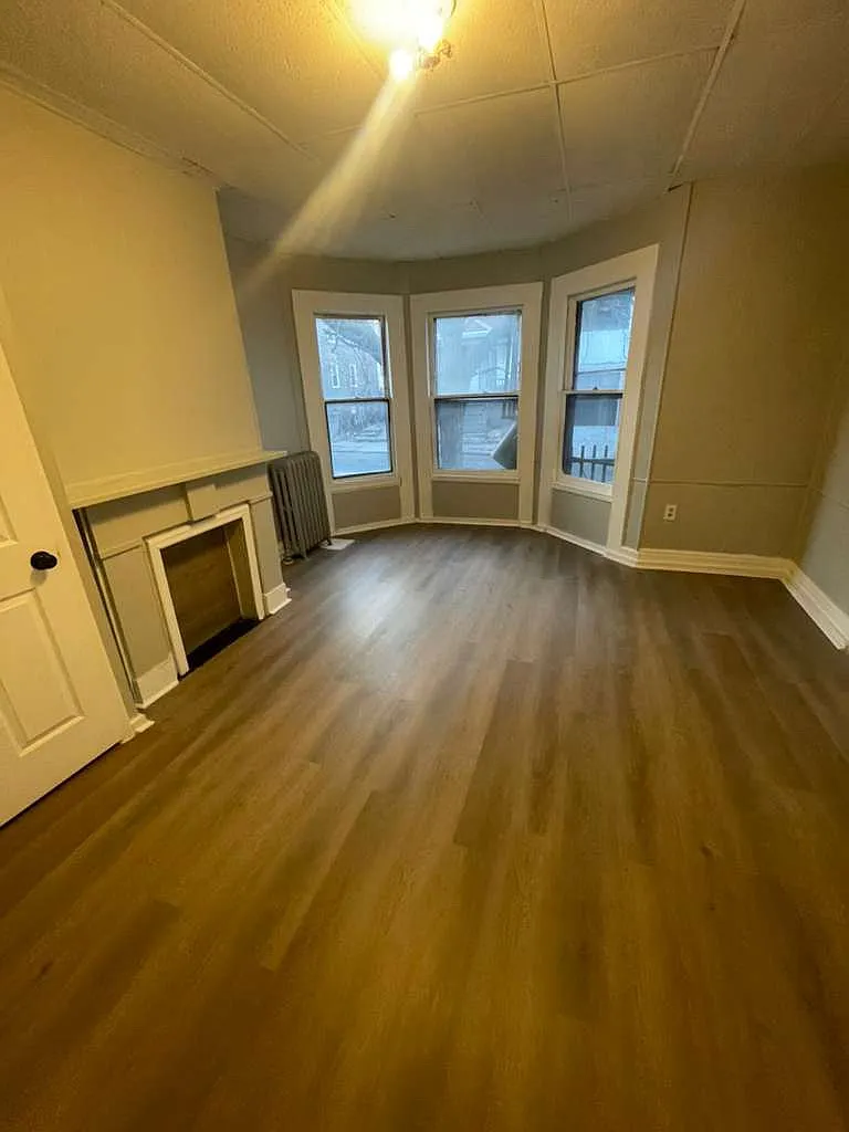 3 bed, $2,095 — Photo 1