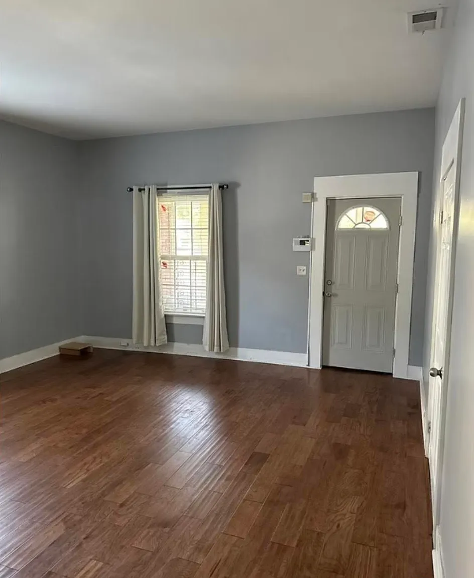 2 bed, 1.0 bath, $1,100 — Photo 4