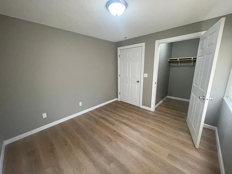 Lincoln Landing Apartments — Photo 9