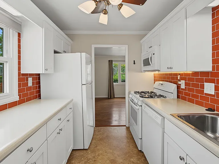 1205 S Cottage Grove Ave — Photo 8