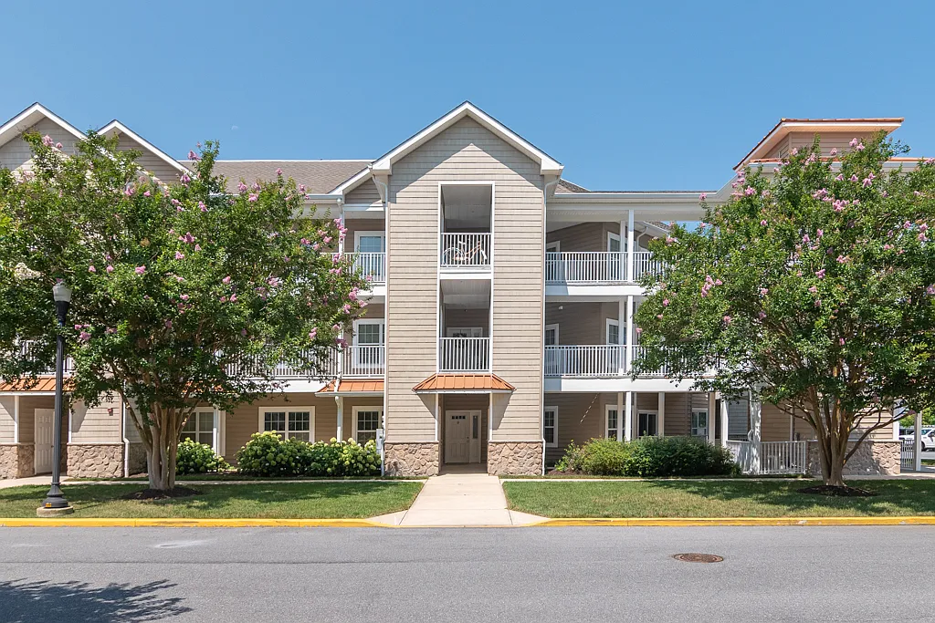 3 bed, 1477 sqft, $2,450 — Photo 2