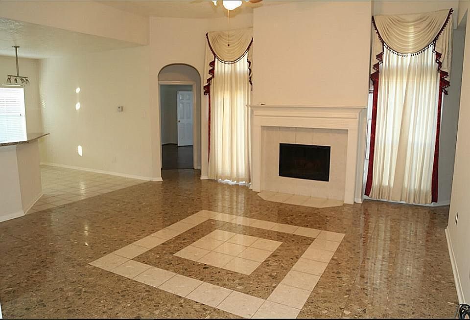 1st image of 119 Lissa Ln