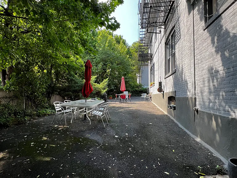 10 Arlington Ter #1 — Photo 32