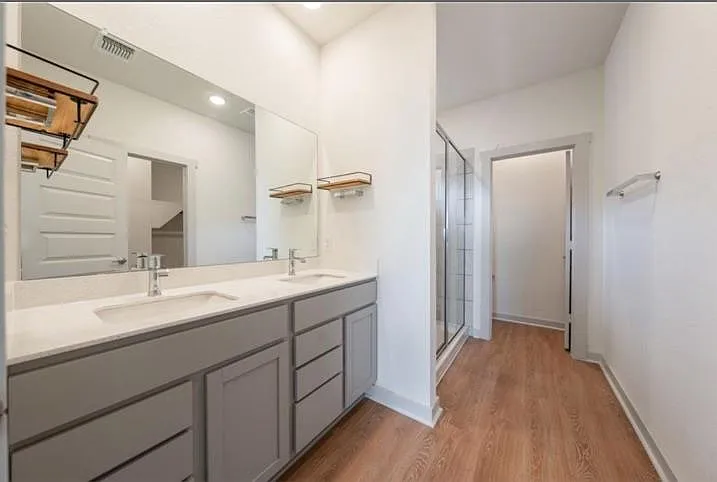 10805 Meris Ln — Photo 18