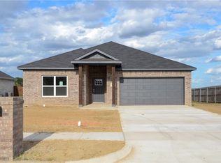 605 Mathew St, Grandview, TX 76050