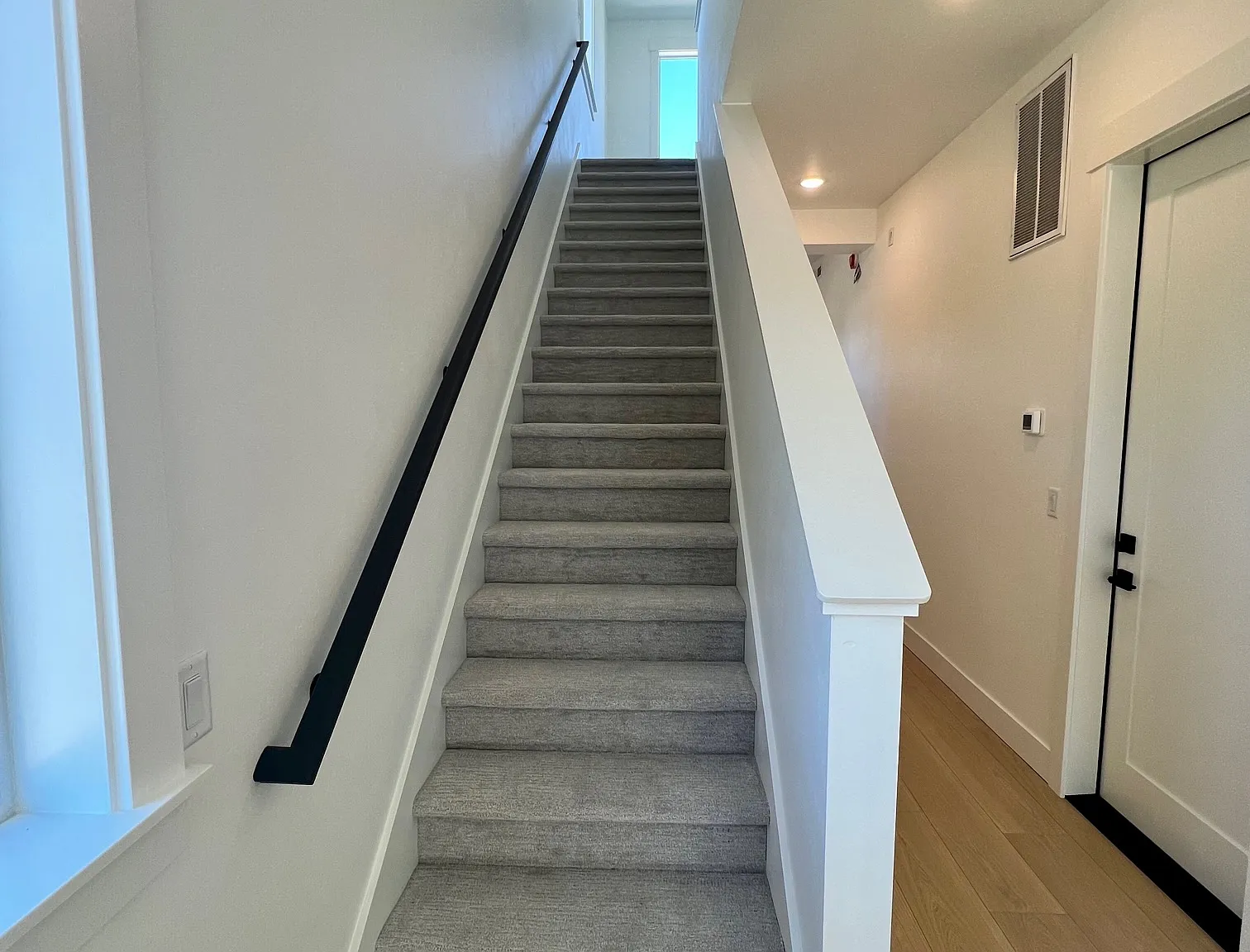 3 bed, 2.5 bath, 1864 sqft, $2,295 — Photo 4
