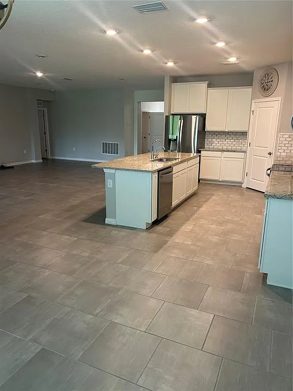 4 bed, 3.0 bath, 2528 sqft, $2,750 — Photo 4