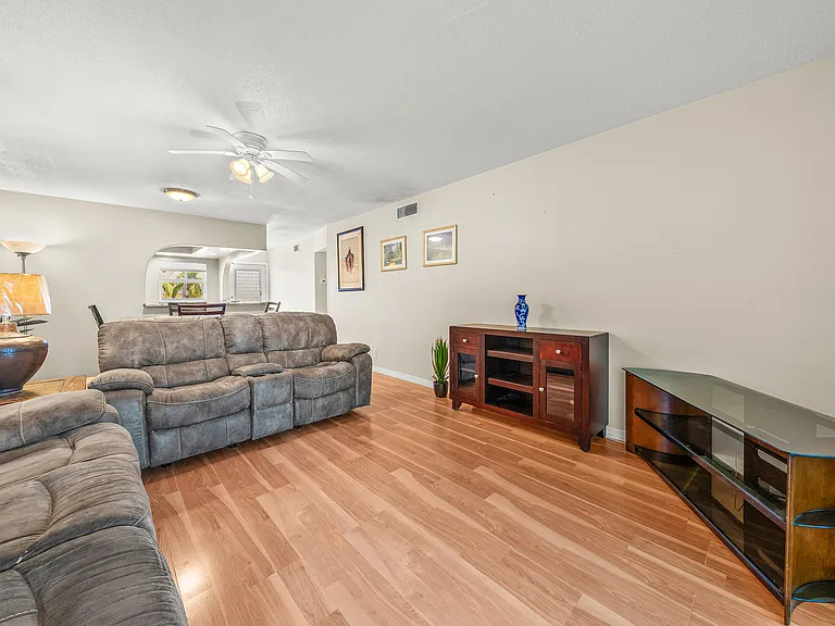 2615 NE 1st Ct #203 — Photo 20