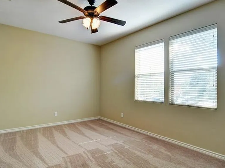 College Ave Apartments — Photo 20