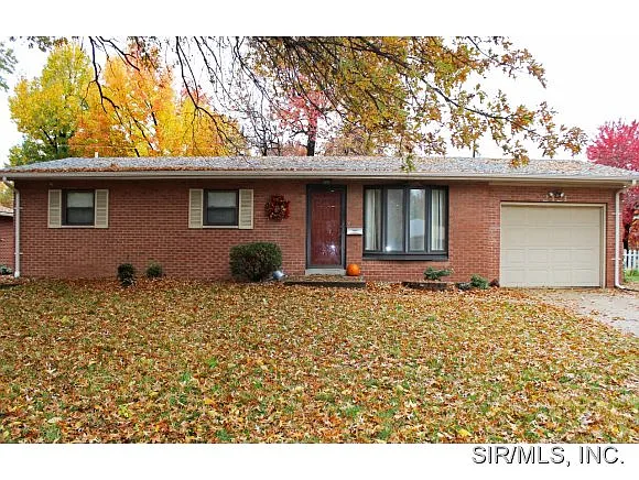 2421 Angela Dr photo 1