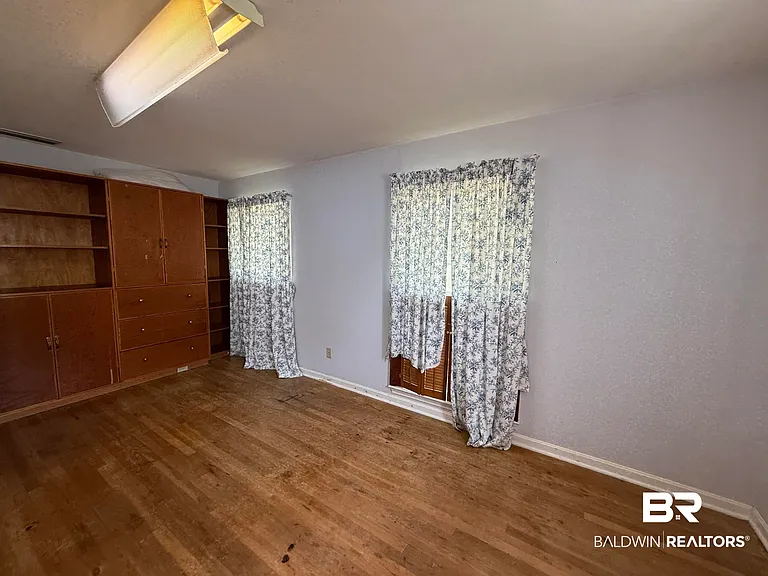 110 Patrician Dr — Photo 13