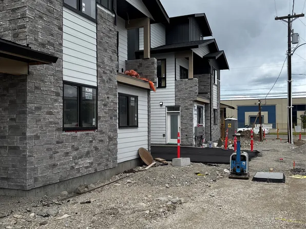 980 Franklyn Rd #2, Kelowna, BC V1X 6J4