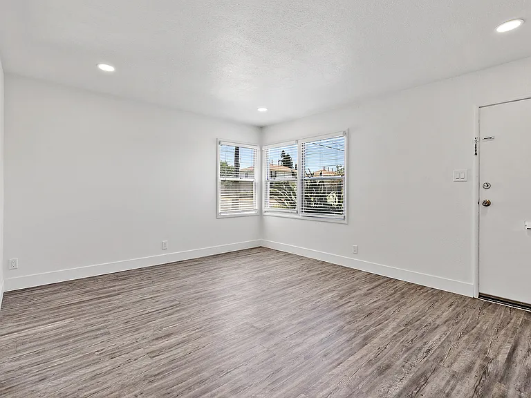 Hesperian Townhomes — Photo 13